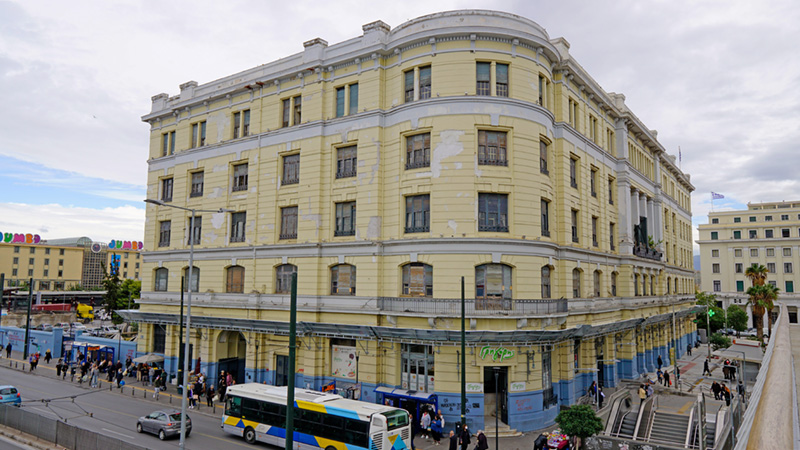 Das Gebäude des Bahnhofs am Hafen von Piräus Das Gebäude des Bahnhofs am Hafen von Piräus