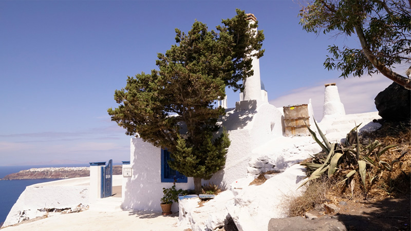Vom Skaros Rock her kommend: Blick auf die Panagia Theoskepasti Vom Skaros Rock her kommend: Blick auf die Panagia Theoskepasti