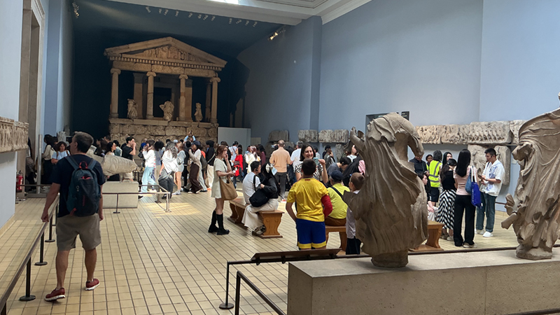Saal 17 mit dem Nereidenmonument Saal 17 mit dem Nereidenmonument
